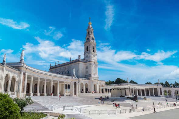 Day trip to Óbidos, Fátima and Nazaré