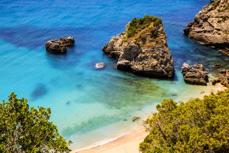 Visit Praia do Ribeiro do Cavalo, in Sesimbra