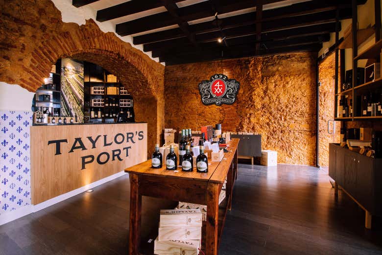 Visit Taylor´s Port wine bar 