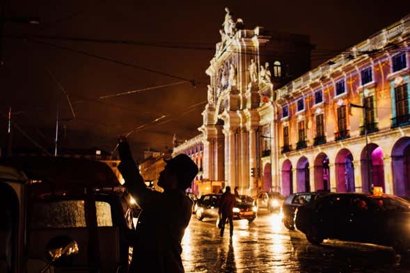 Lisbon Fado Dinner Show and Night Tour